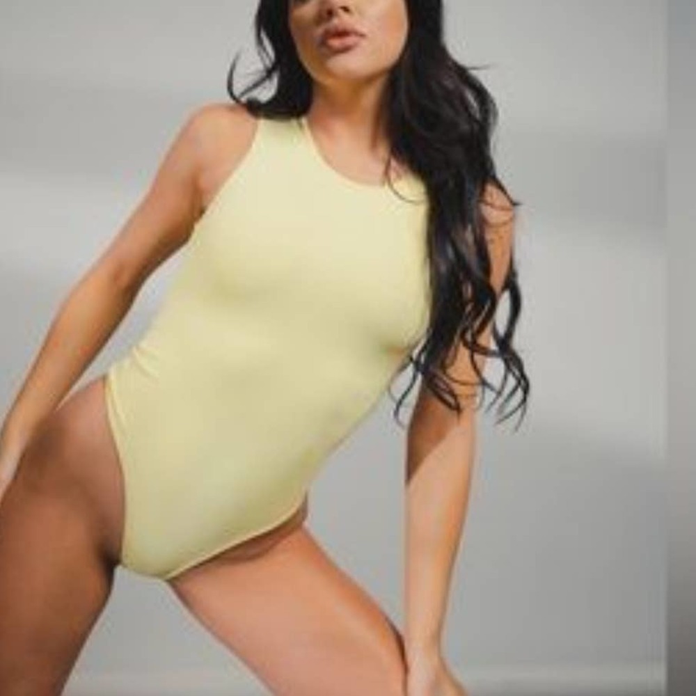 Vitality Allora High Neck Bodysuit M Pale Yellow Balance Athletica